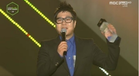  p>新沙洞老虎(                  ),本名李浩杨,生于1983年,韩国作曲
