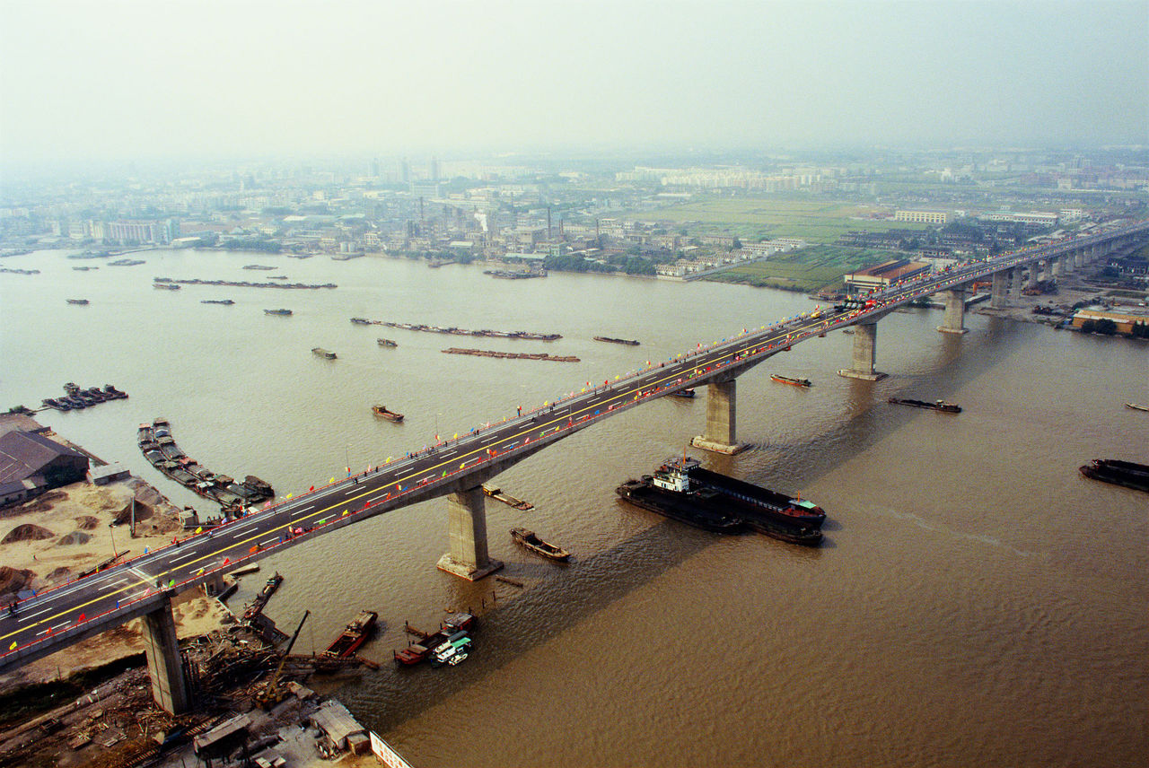  p>奉浦大桥(黄浦江上第四座桥)位于闵行至西渡渡口下游1.