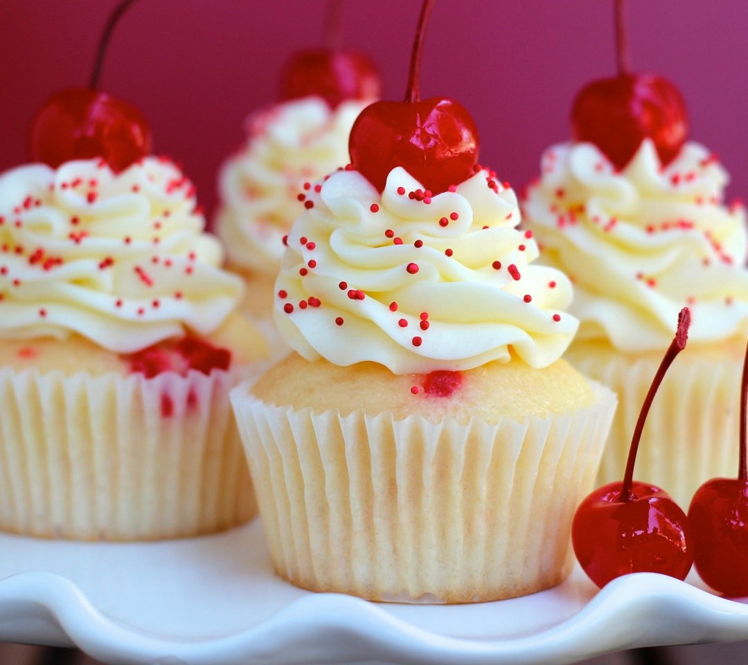 樱桃纸杯蛋糕