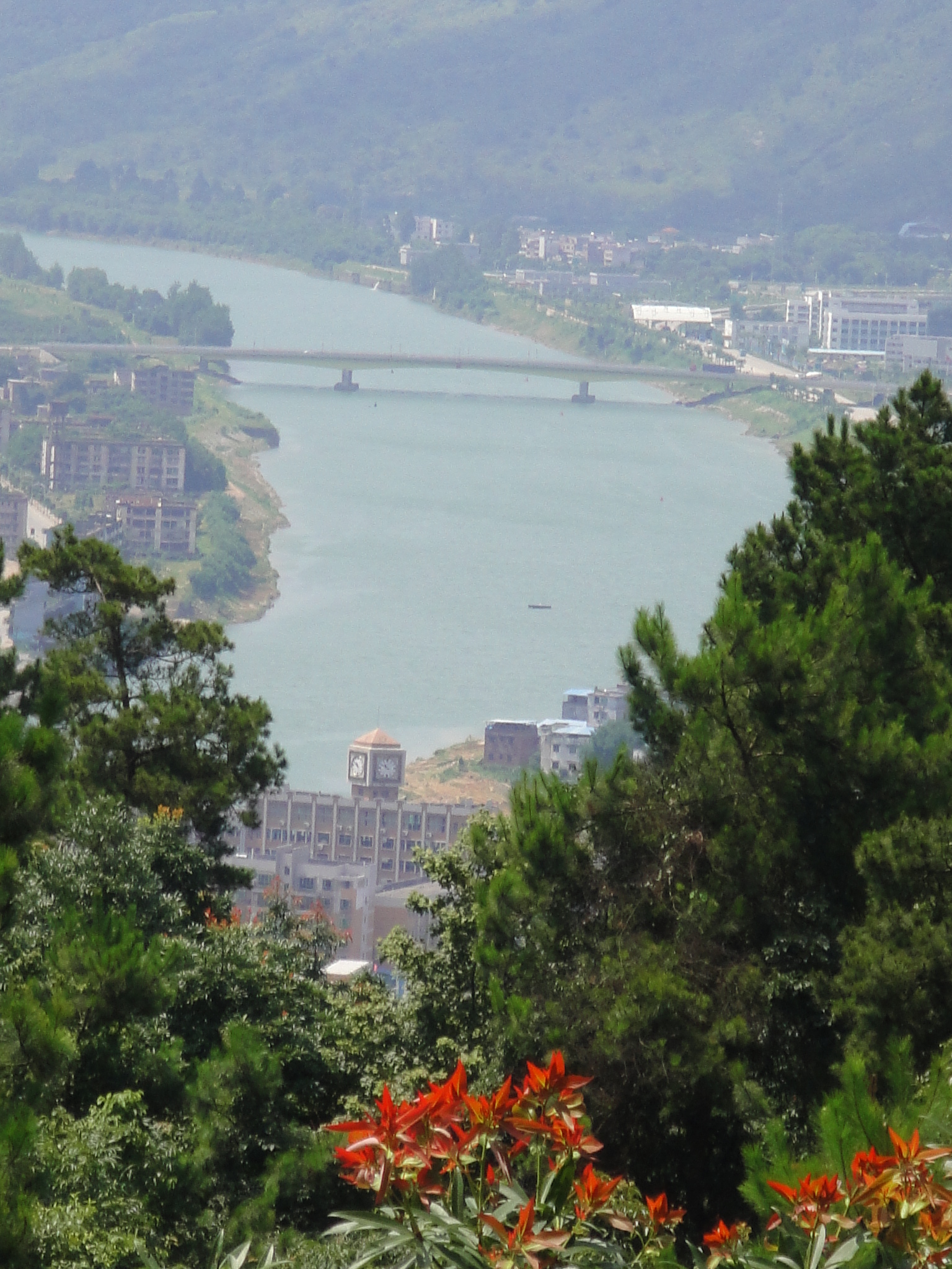  p>广东阳山国家地质公园是位于广东省清远市阳山县境内,面积79.