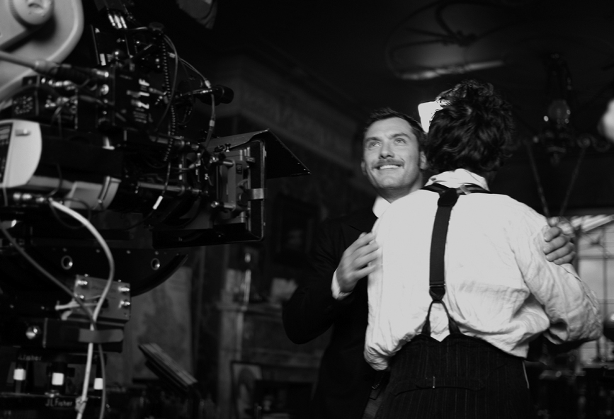 出演电影《 a target="_blank" href="/item/疯狂追缉令/4180483"