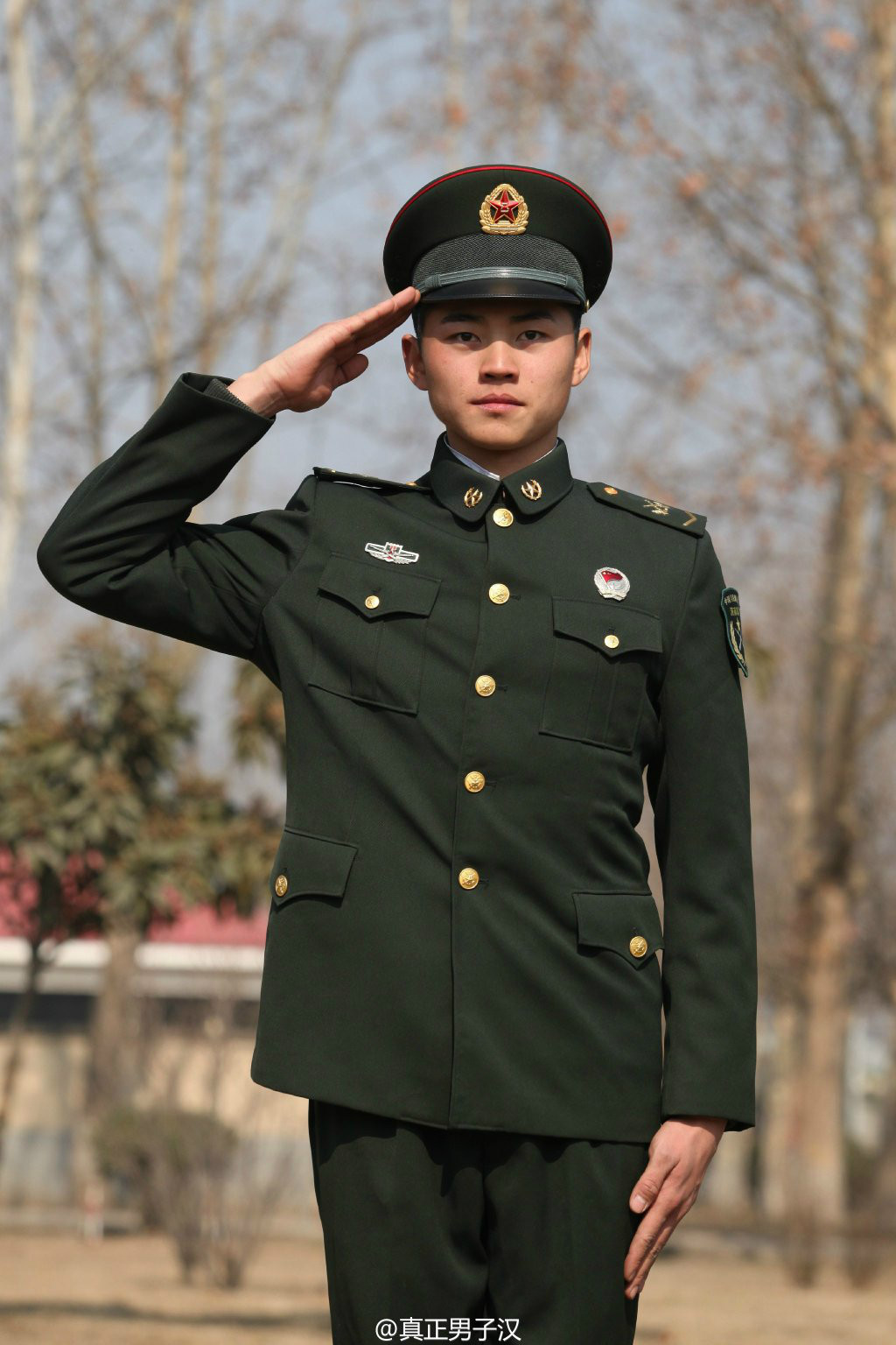  p>王金武,1993年出生于黑龙江虎林市,中国军人,先后3次被评为"优秀