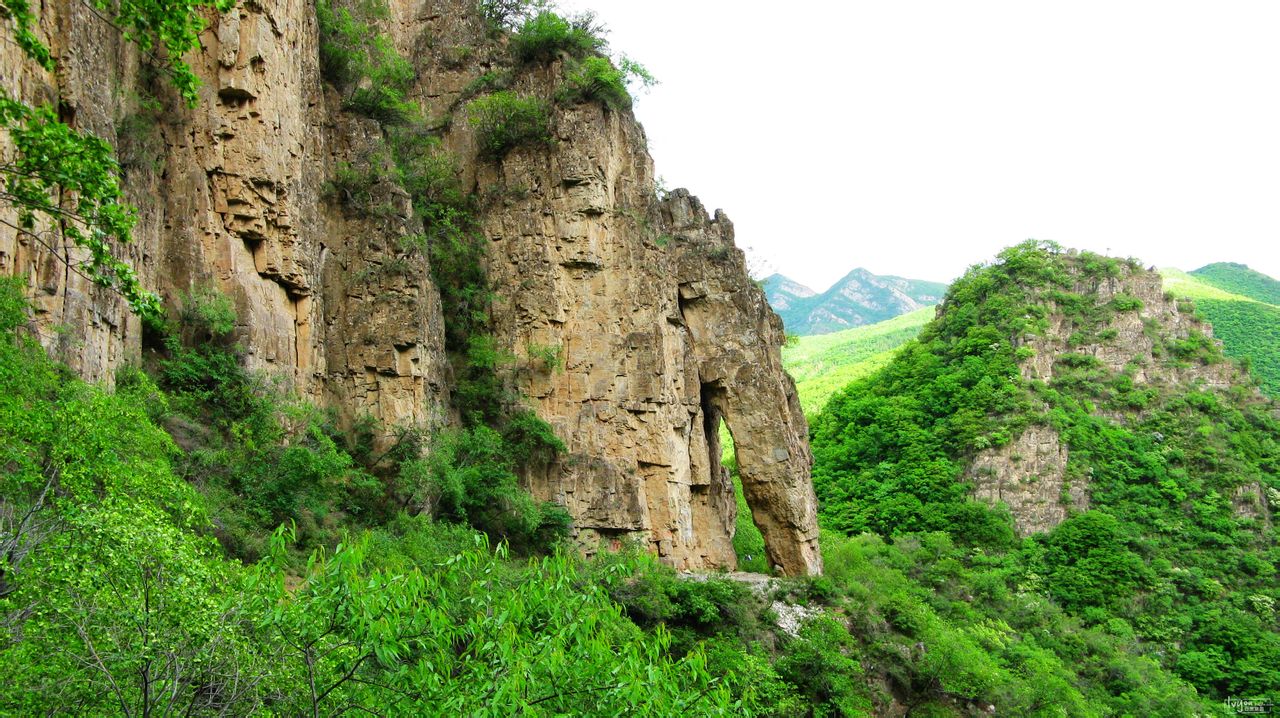 黄草梁自然风景区,位于北京市<a target="
