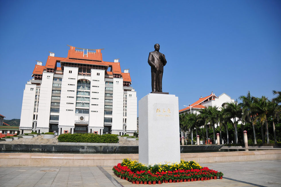  p>厦门大学漳州校区位于福建省 a target="_blank" href="/item/漳州