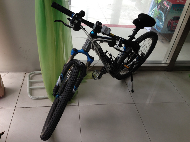  p>捷安特xtc790是一款捷安特股份有限公司在各大专营店推出的2013