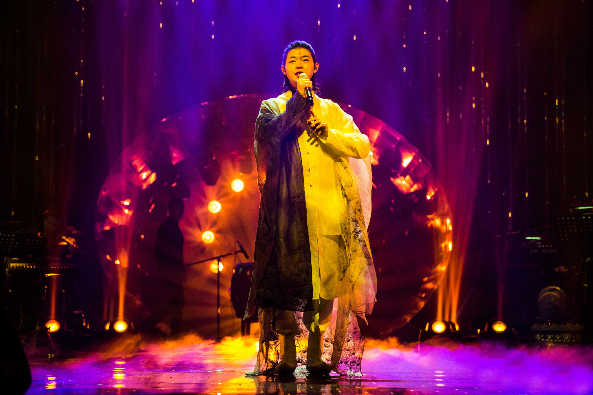  p>霍尊,1990年9月18日出生于上海,中国内地男歌手,音乐人,毕业于 a