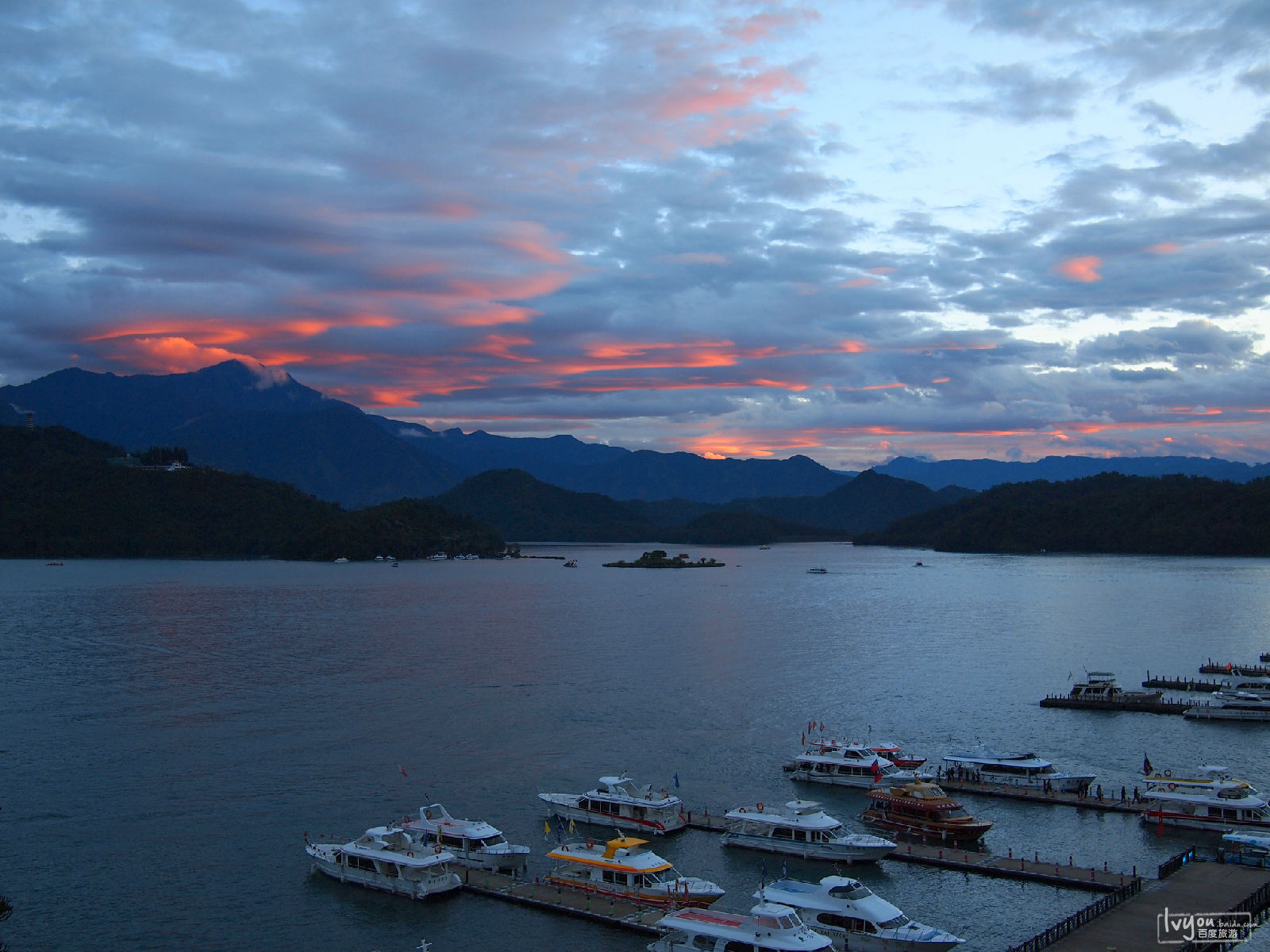  p>日月潭位于 a target="_blank" href="/item/中国/22516505" data