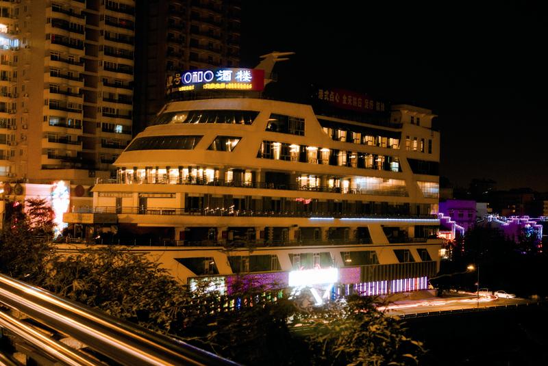  p data-id="gnx22gv3wa">浆洗街是位于武侯区中心地带的一条街道.