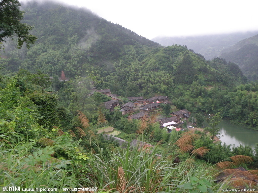  p>党家庄东村(以下简称党东村)隶属于山东省济南市党家庄镇,现为