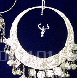  p data-id="go12jui5ug">苗族银器常以各种千奇百怪的变形图案为主题