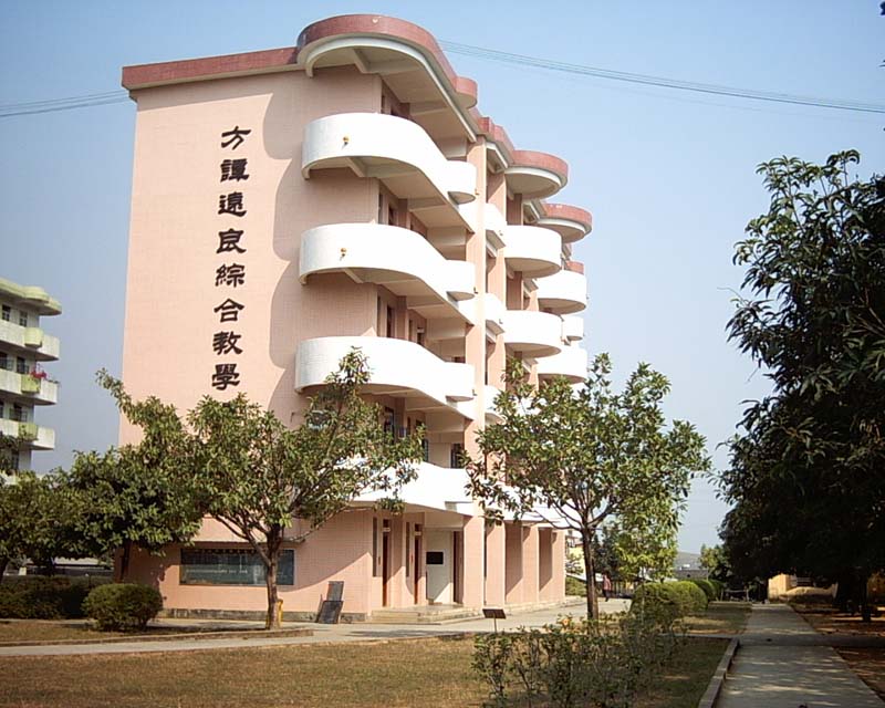 泷水中学 /a>位于广东省 a target="_blank" href="/item/罗定">罗定 