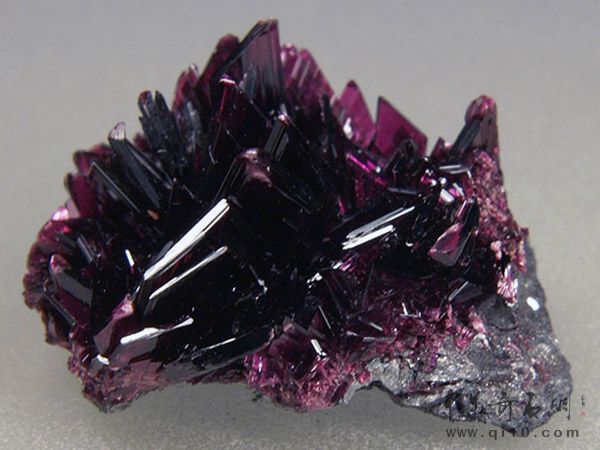 9332,密排六方晶体,常见化合价为 2, 3.