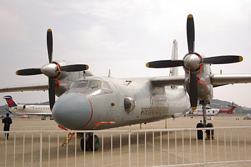 安-32双发中短程运输机