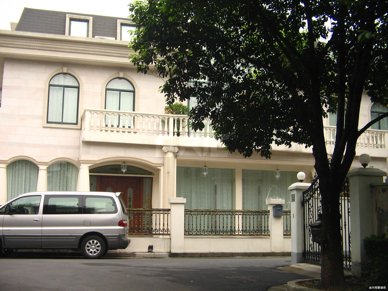  p>田园别墅坐落在龙溪路,剑河路,属于西郊别墅区.