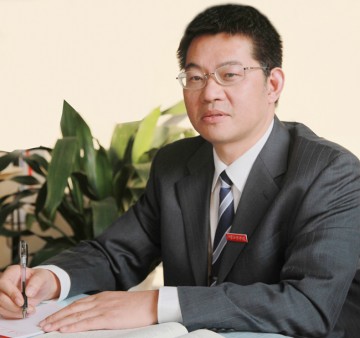  p data-id="gn8r48xmig">男,1962年1月生,江苏大丰人.