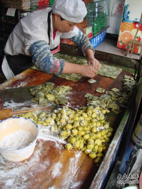  p>千层饼,又叫"瓤子饼",是山东 a target="_blank" href="/item/东平