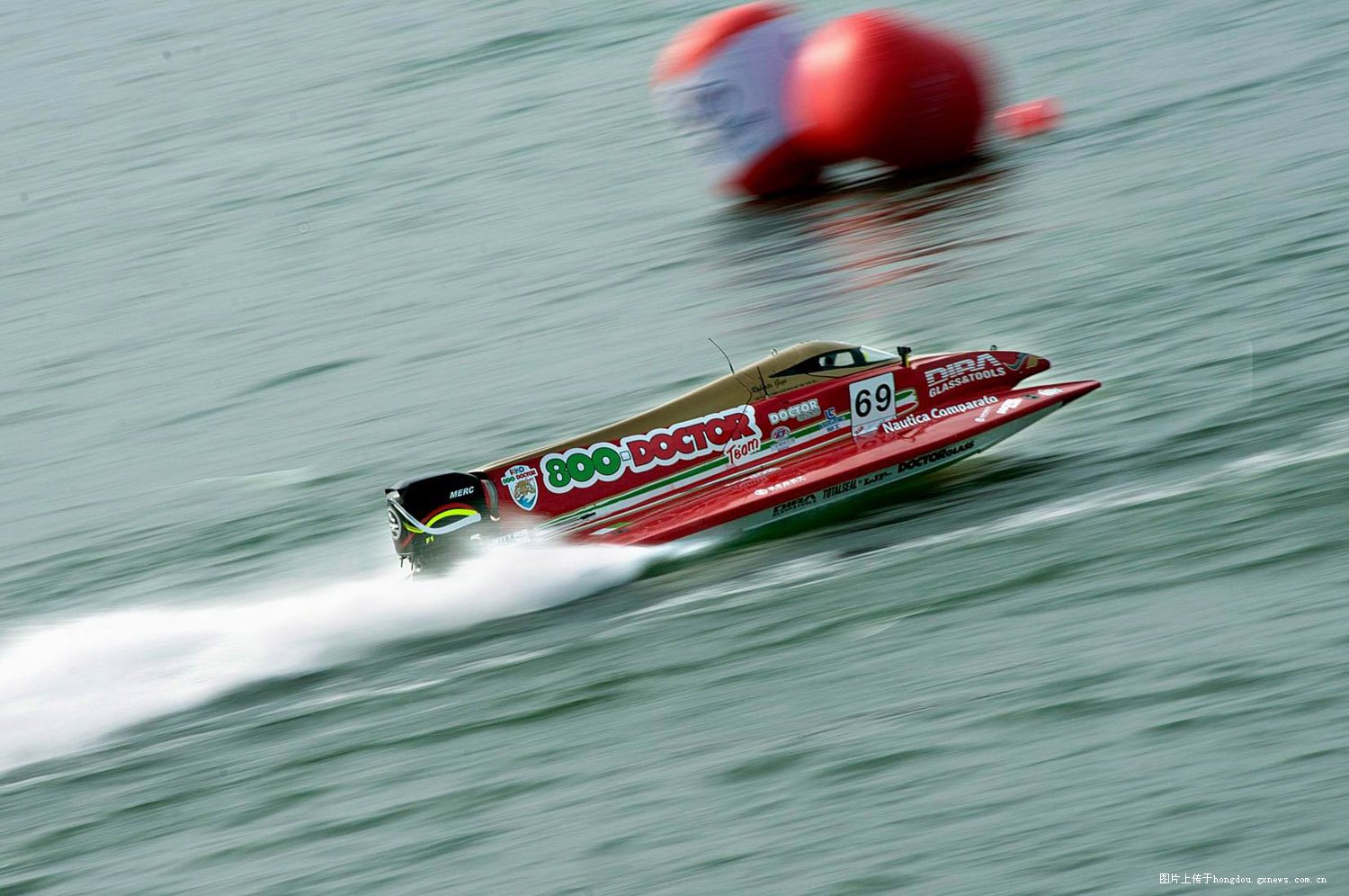  p>f1 摩托艇是一种专用于体育竞赛的高速快艇,它以汽油机,柴油机或 a