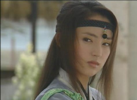 ">上官燕,女,《 a target="_blank" href="/item/雪花女神龙/3739940"