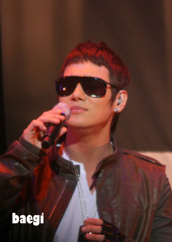  p>黄伦硕,1982年1月17日出生于 a target="_blank" href="/item/首尔