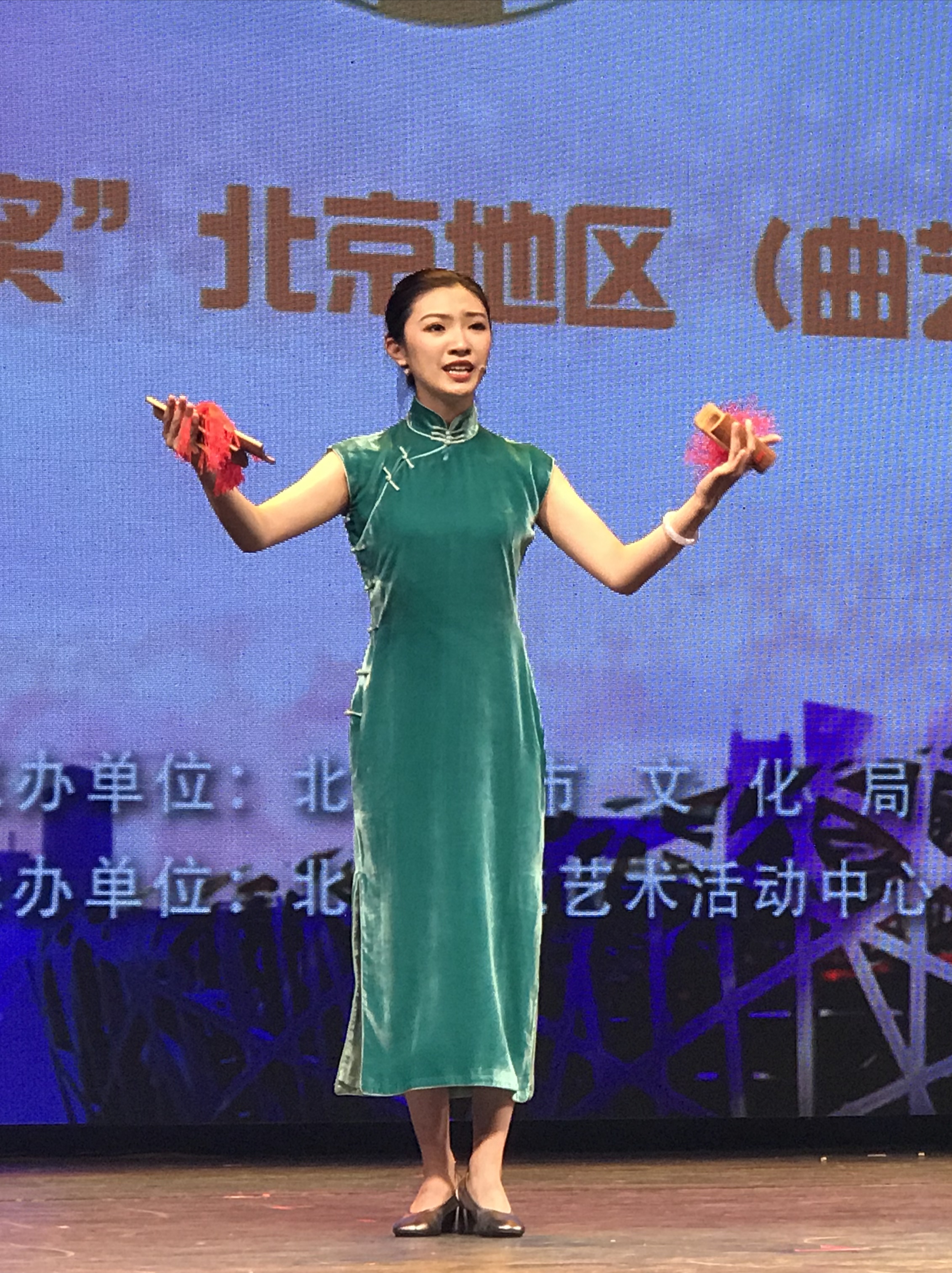  p>安子元,女,快板演员,高派快板第四代传承人,北京曲艺家协会会员.