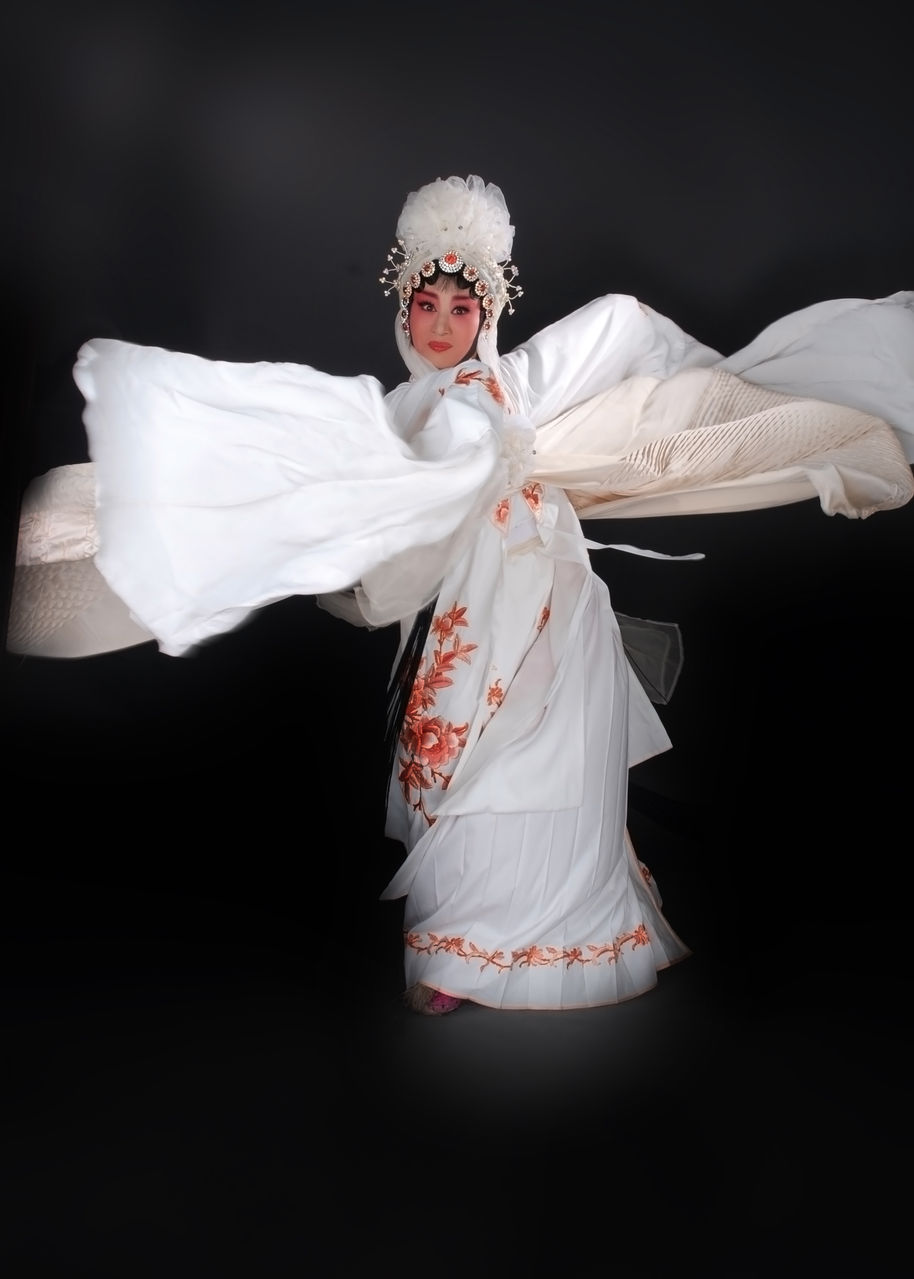  p>眉户,分布于山西晋南,陕西,甘肃,豫西等各省地,又称 "眉鄠"或"迷糊