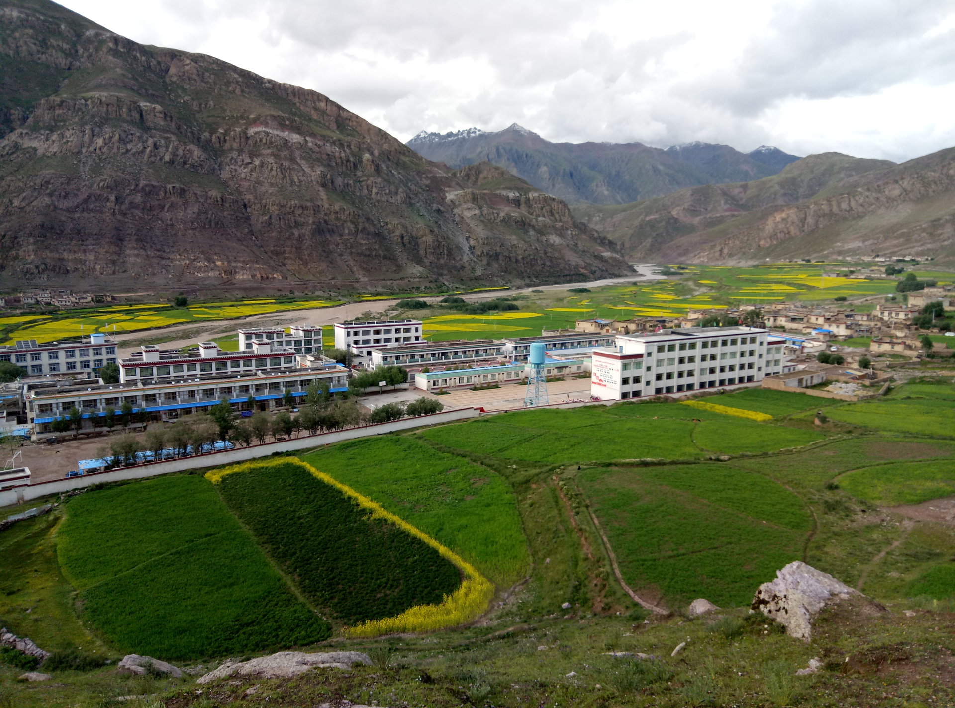  p>热当乡位于西藏自治区日喀则市南木林县的中部,周边与索金, a