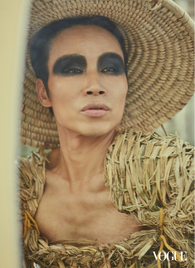 明星妆发设计师,中国首位登上国际版《vogue》的行为艺术家;中国户外
