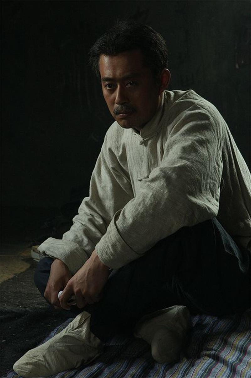 刘钧：原是电工，26岁才演戏，今靠“盛老爹”戏红人也红！_百科TA说