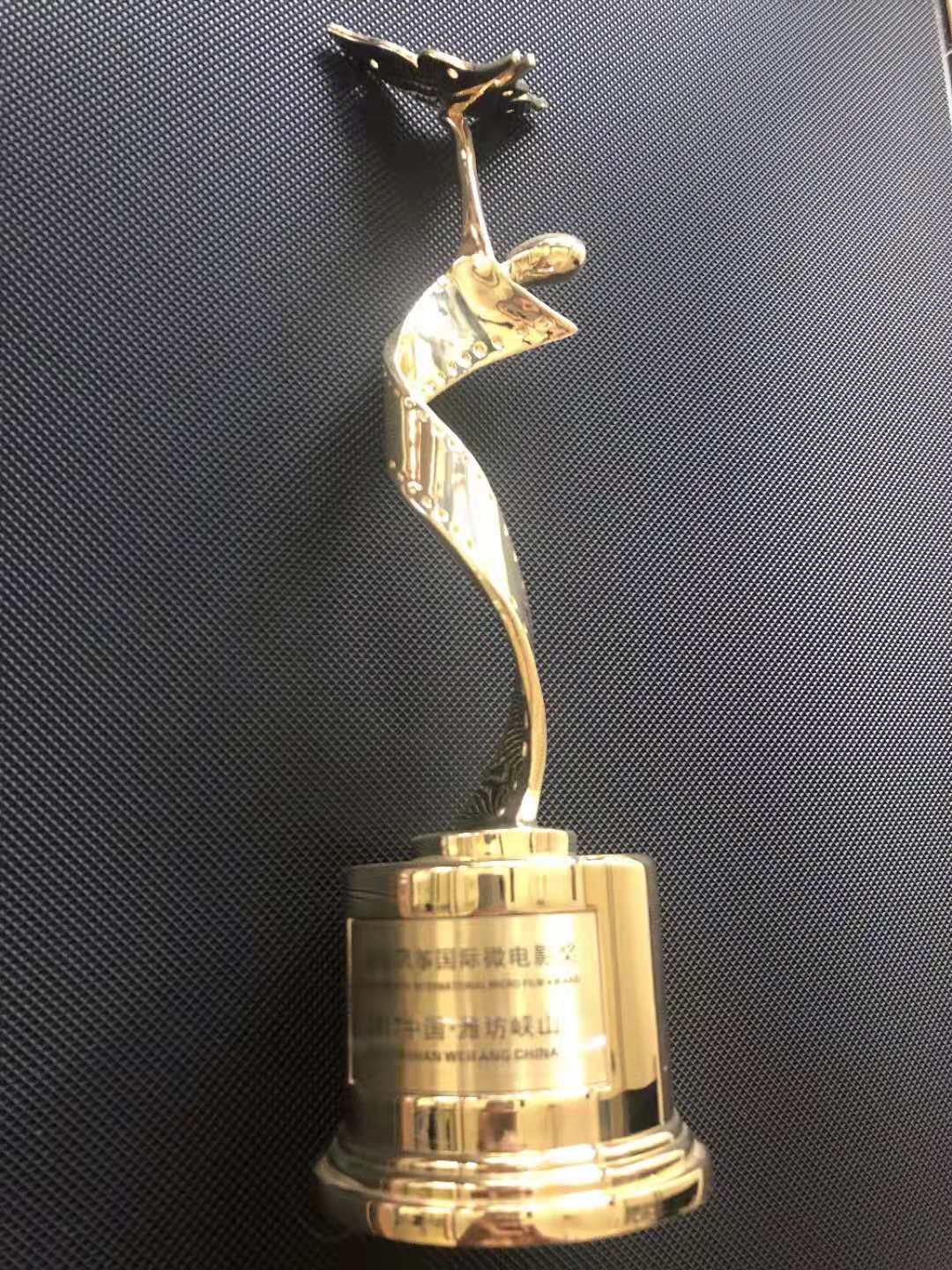  p data-id="gnxahehqbd">陈若玫,女,中国,毕业于 a target="_blank"