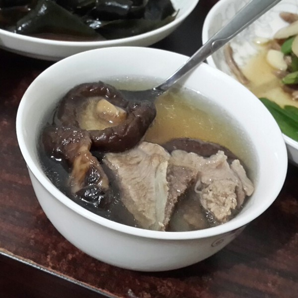 香菇焖排骨汤