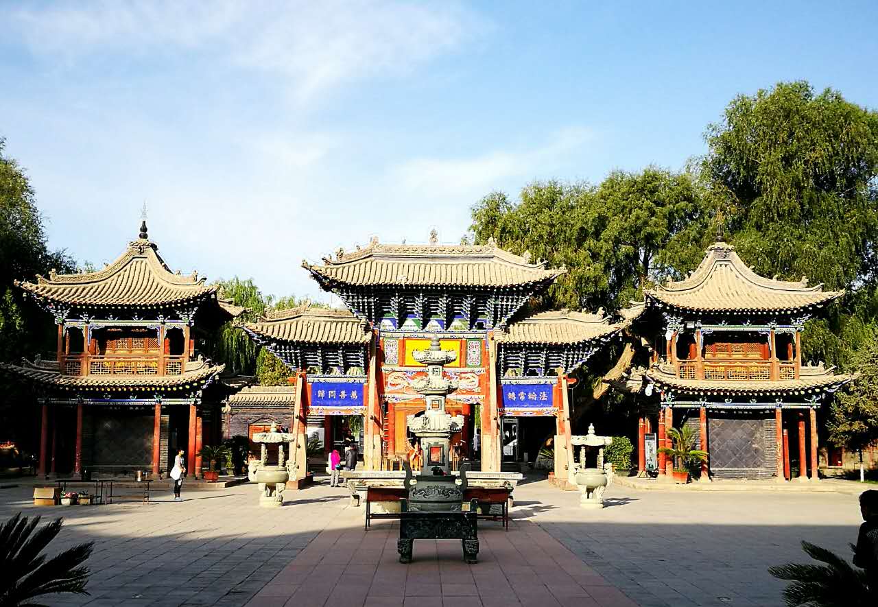  p data-id="gnvhtqnxv0">大佛寺,位于河南省郑州市西流湖畔,原占地百