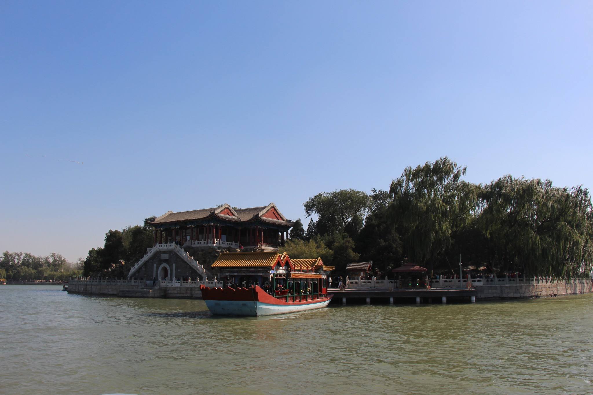 ">南湖岛位于北京市 a target="_blank" href="/item/颐和园/63458"