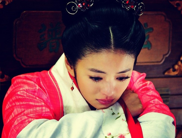  p>《后宫》是由 a href="#" data-lemmaid="351800">安以轩 /a>, a