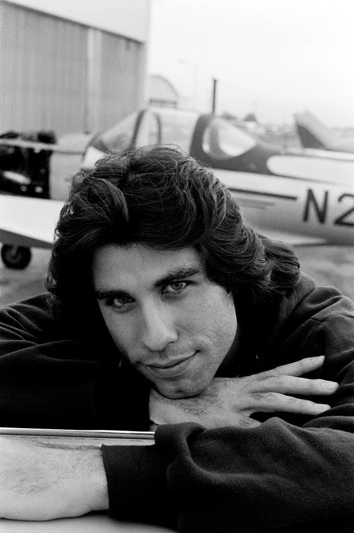  p data-id="gnx9ce76gs">《约翰·屈伏塔》由香港歌手钟汉良演唱