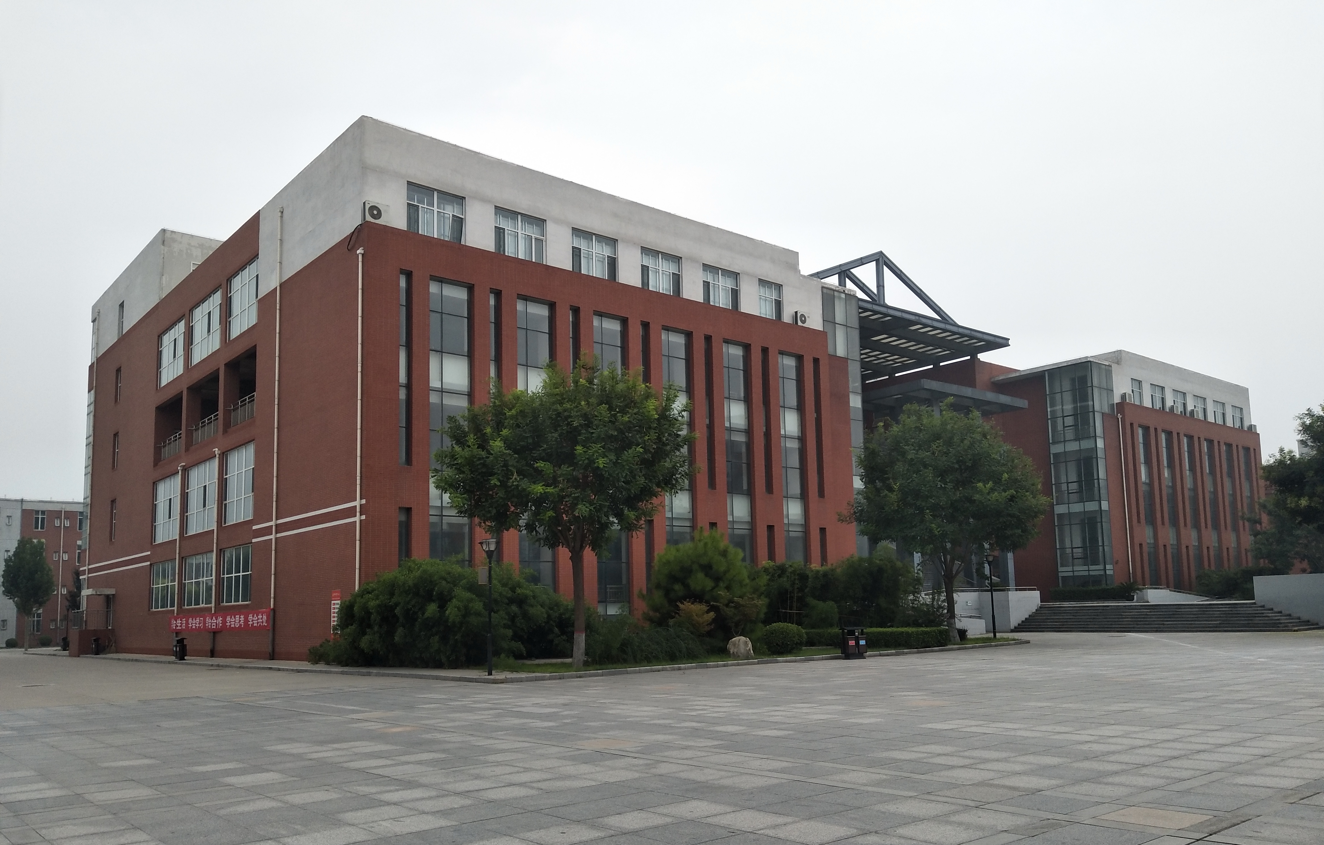 河北正定中学东校区
