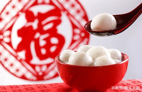 北方滚元宵、南方包汤圆 “南北殊途”过元宵是怎么回事_百科TA说