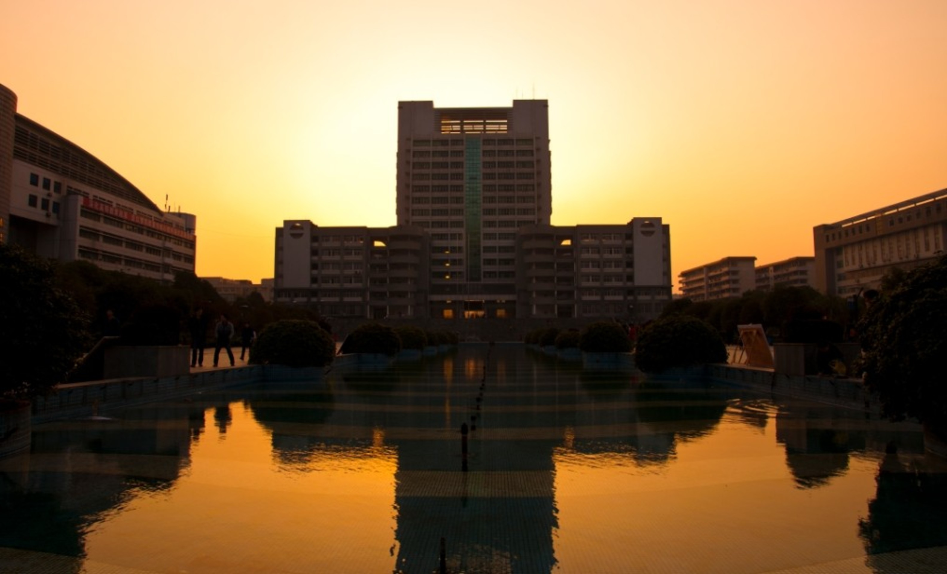 南华大学电气工程学院