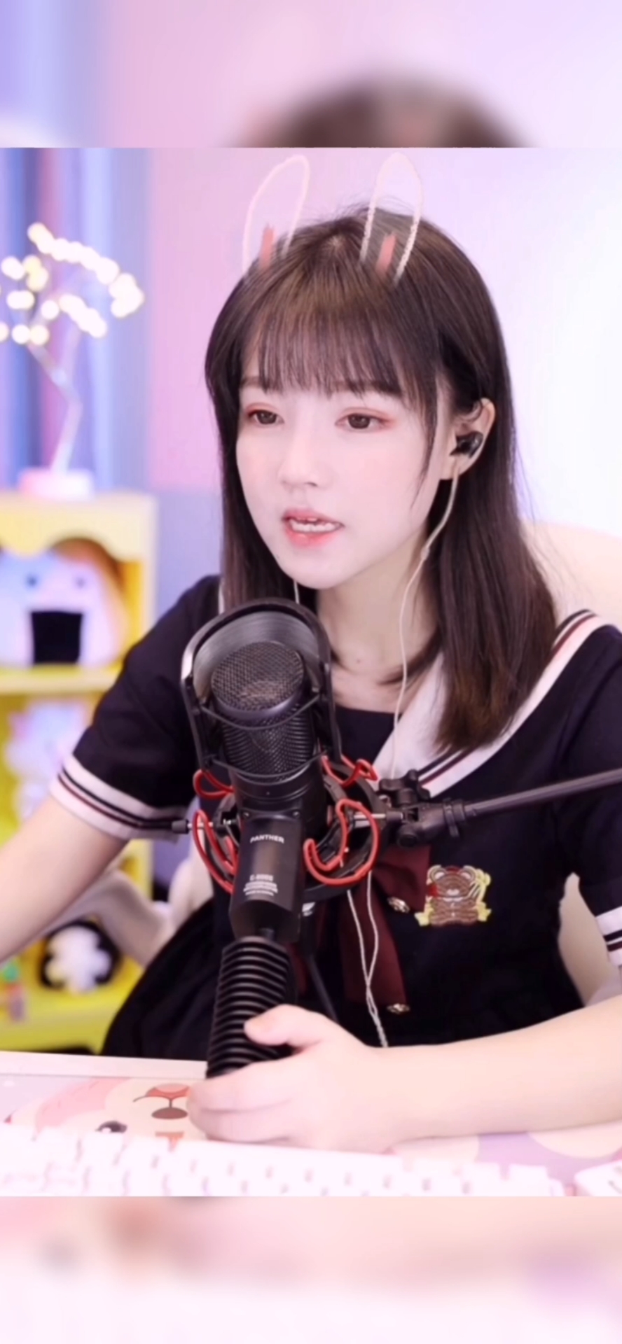  p data-id="gnvg9ukbnb">饭思思,出生于江西省