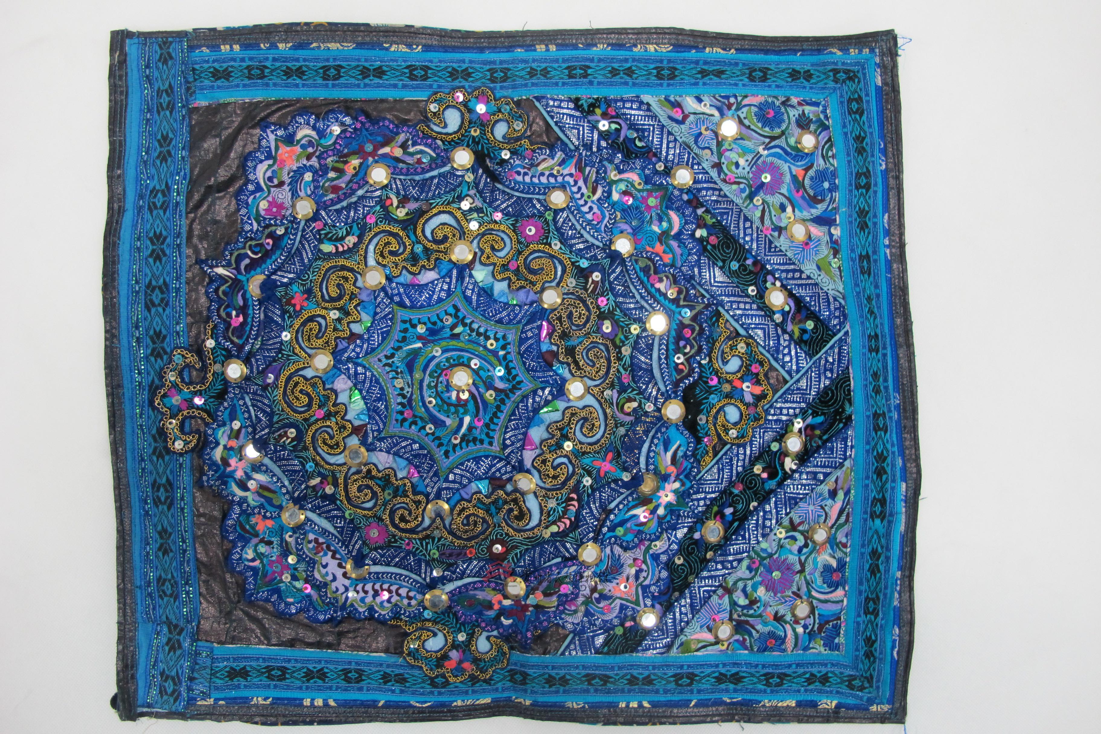 黎平侗族金线绣花鸟纹背带片