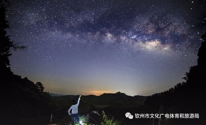 走进烟霞山 寻梦星河 星空 萤火虫之夜 百科ta说