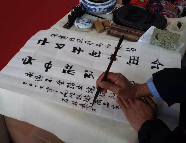 中国古文字书法图鉴：彝文、古壮字、白文_百科TA说
