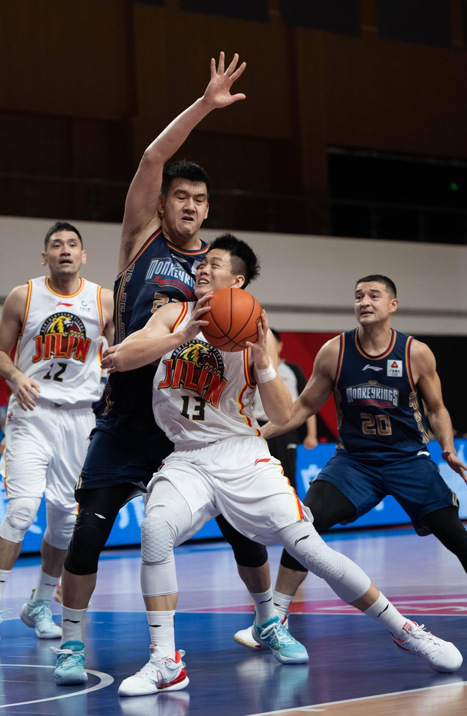 效力于cba a target="_blank" href="/item/吉林东北虎俱乐部