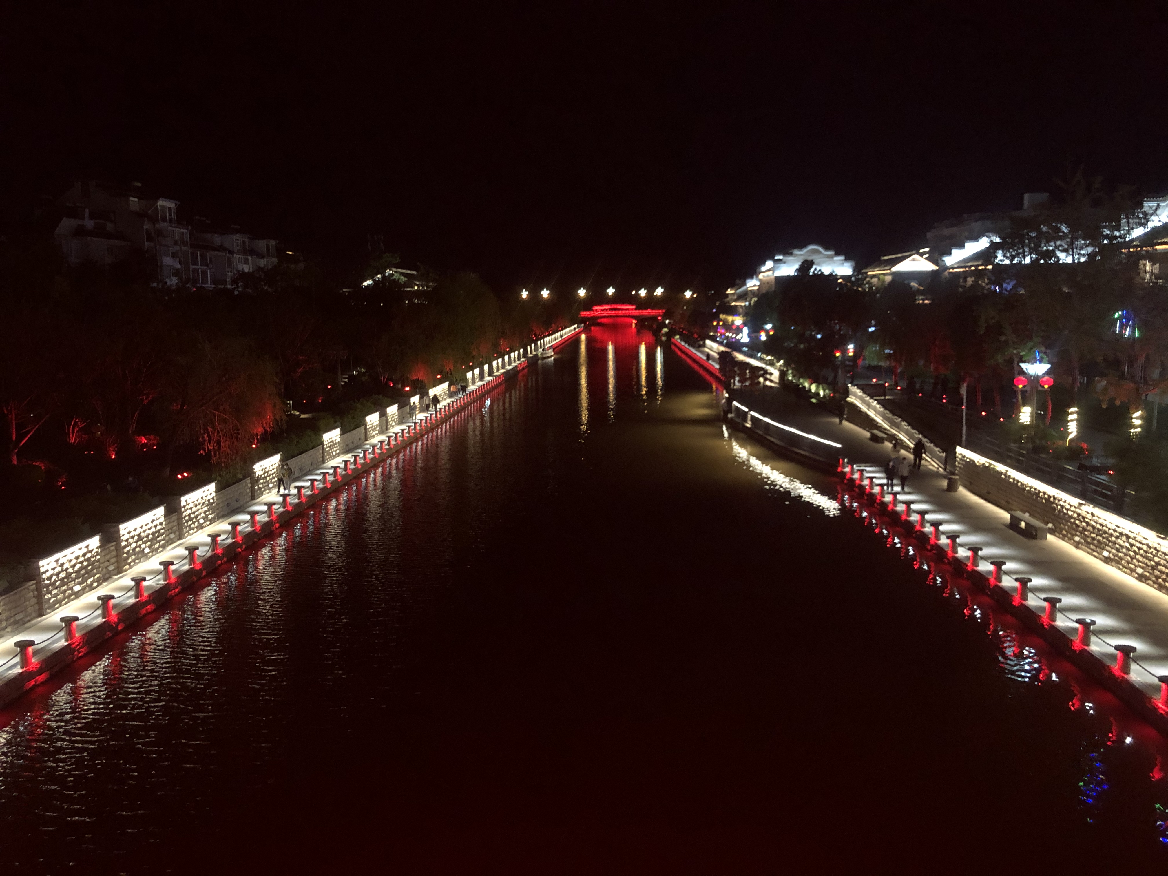  p>四川省西昌市海河天街是西昌城南新的城市空间,是根据现代生态田园