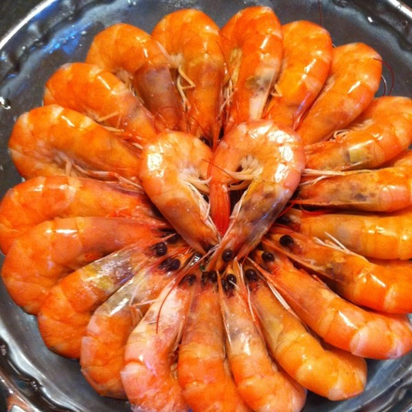  p>白灼虾是一道传统名菜.