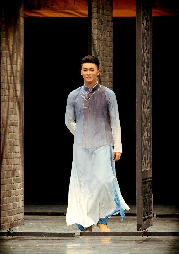  p data-id="go0dnm0fbe">黎星,男,独立舞者,青年舞蹈家,导演,毕业于 