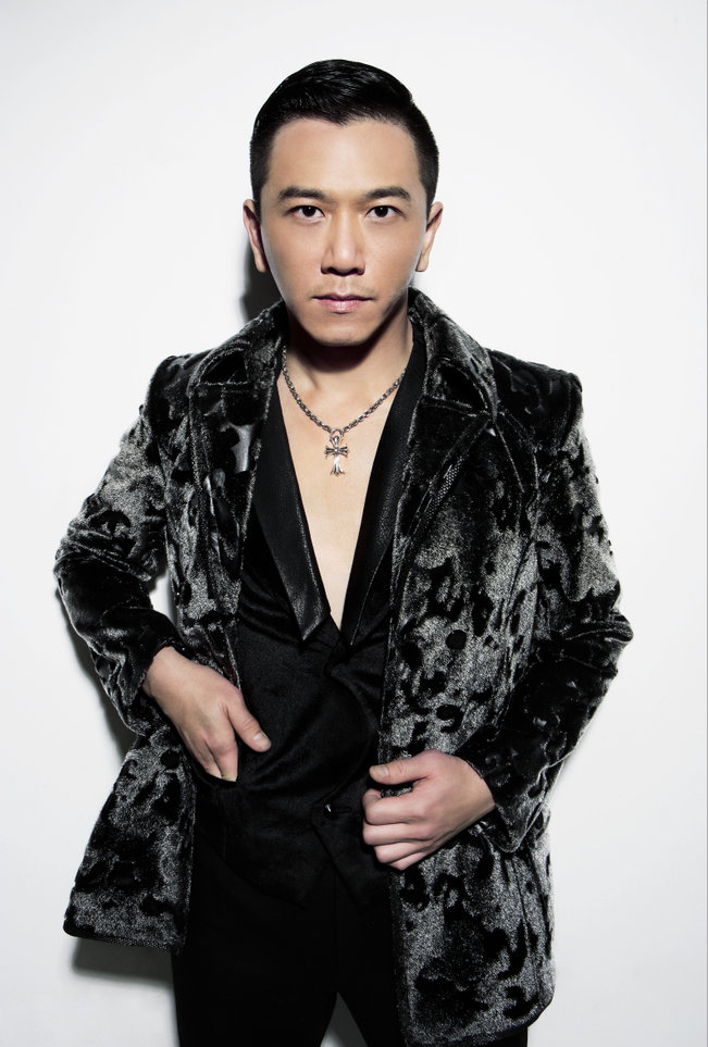  p>温兆伦,1964年11月18日生于中国香港,祖籍上海闵行,中国香港男演员