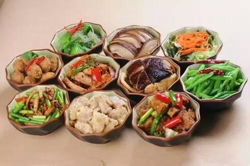  p>客家人红白喜事中的宴席因碗碗是肉,俗称"十碗荤".