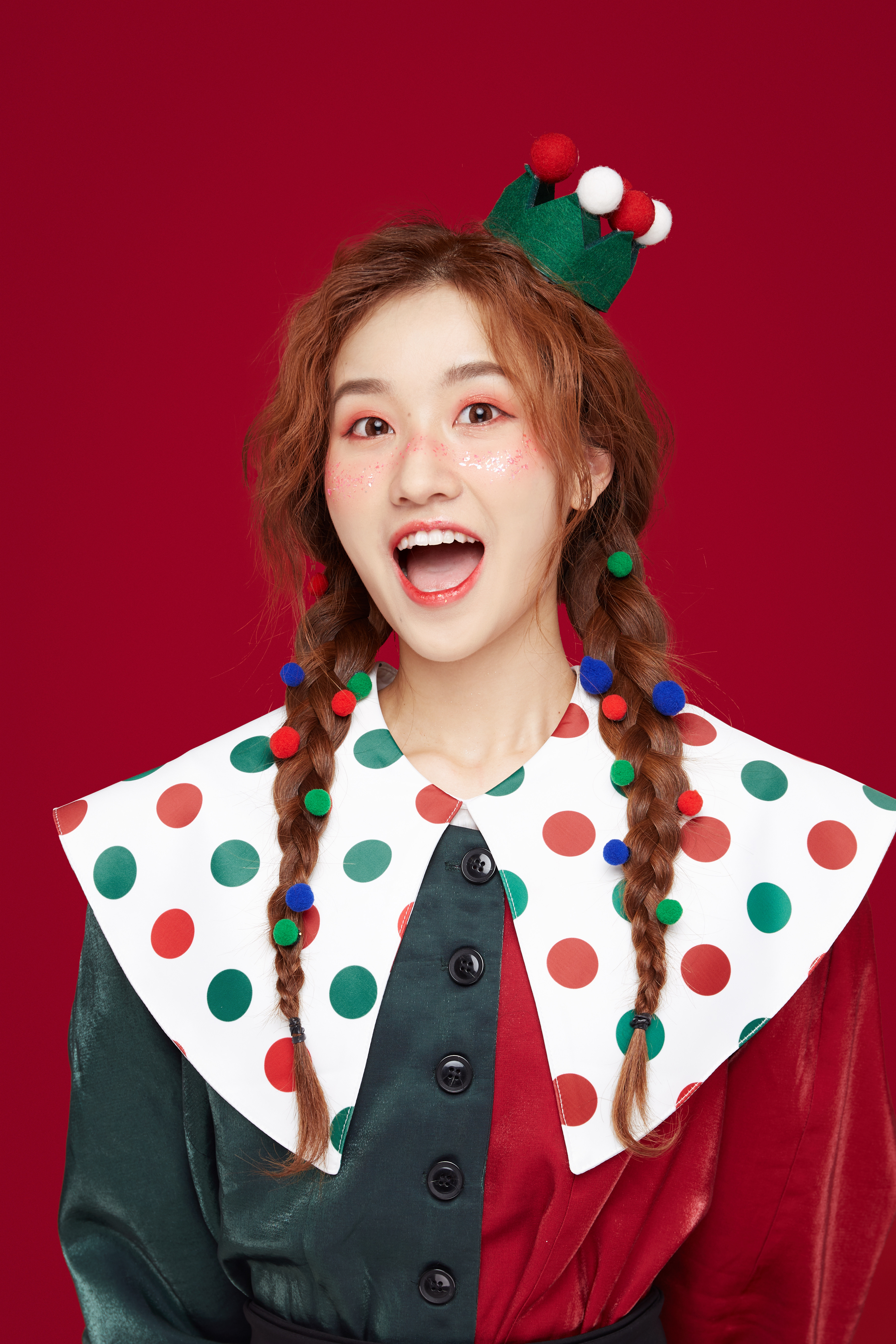  p data-id="gnvh3gr1ag">钟颖(beverly),1998年11月10日出生于四川省