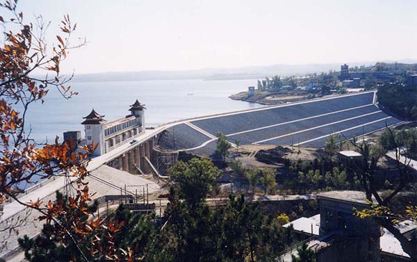 二龙山水库是位于吉林省 a target="_blank" href="/item/四平市
