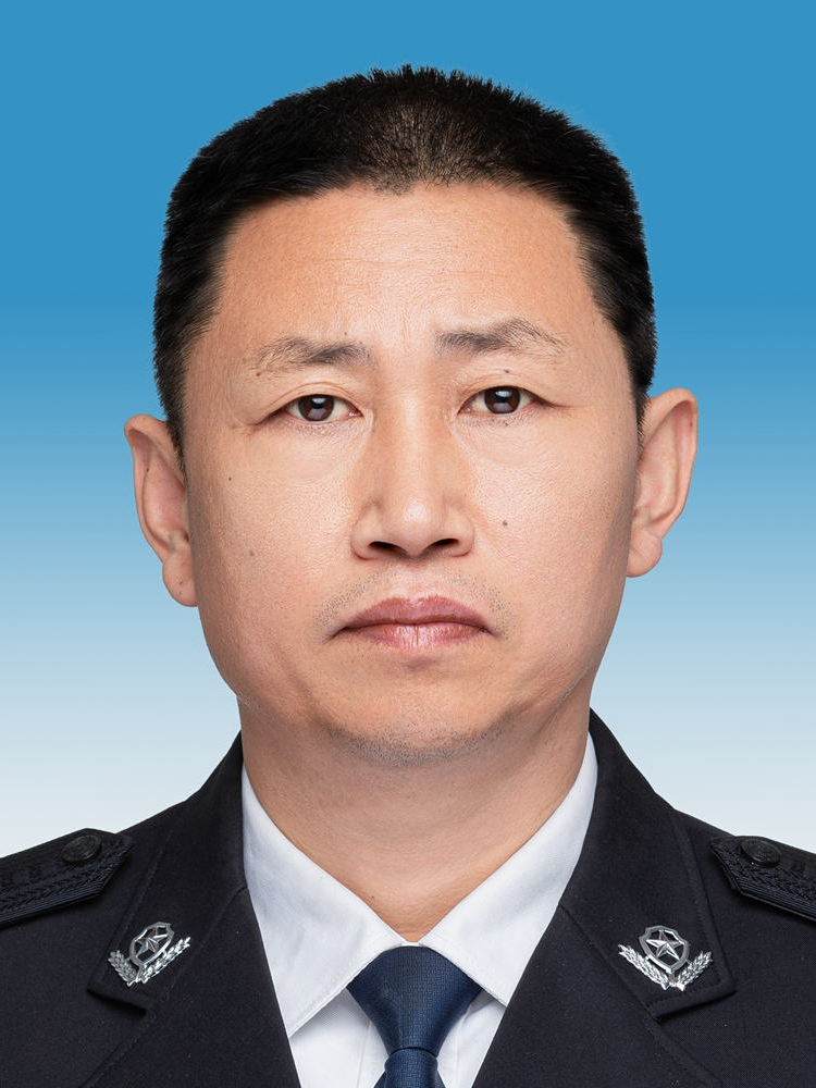 李伟